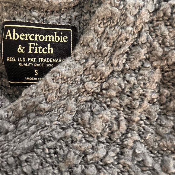 Abercrombie and Fitch cropped cardigan - Picture 2 of 2
